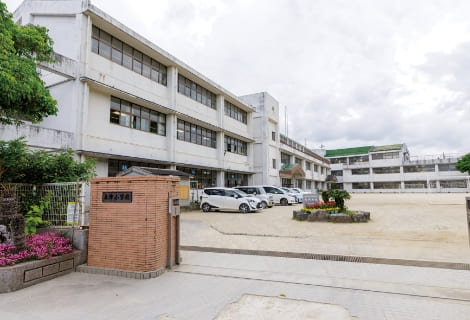 亀津小学校
